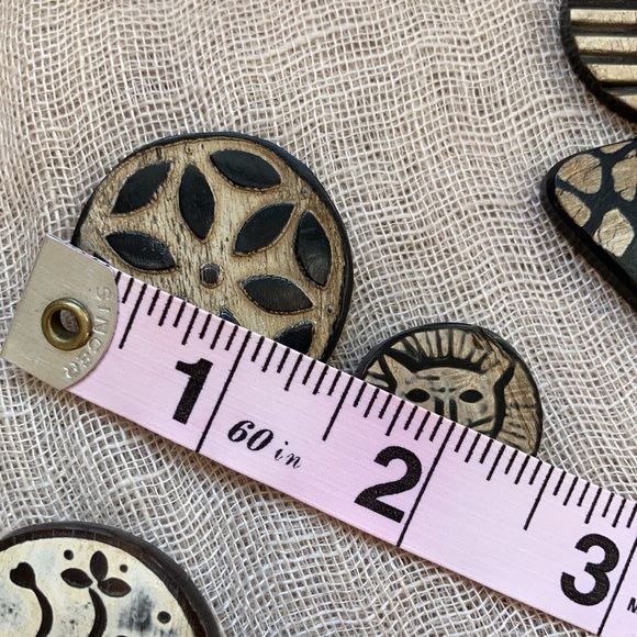 Group of natural buttons for art projects - Picture 10 of 16